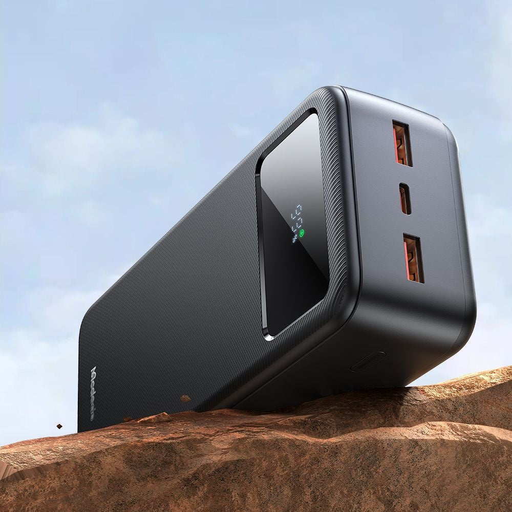 Vanjska baterija McDodo MC-4240, 30000mAh, 22.5W, QC + PD, 2 x USB-A - 1 x USB-C, Crna