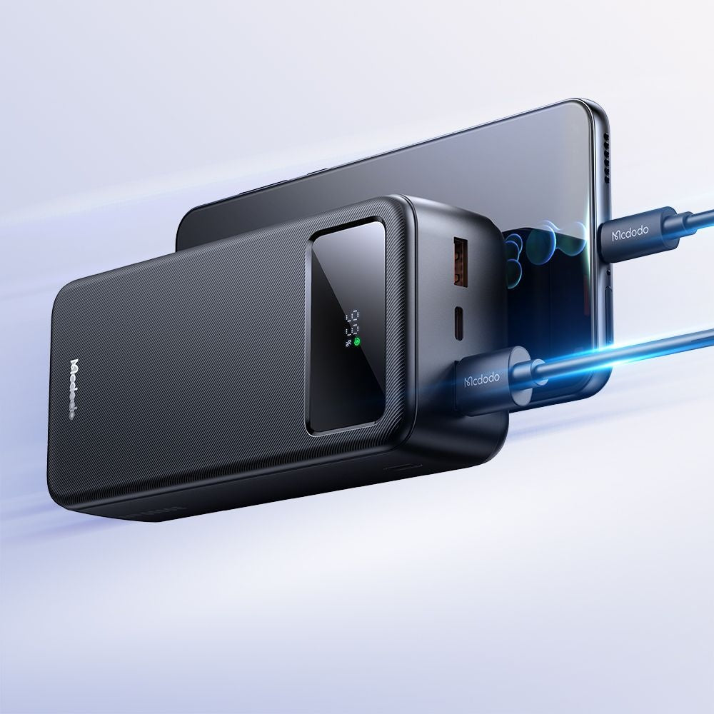 Vanjska baterija McDodo MC-4240, 30000mAh, 22.5W, QC + PD, 2 x USB-A - 1 x USB-C, Crna