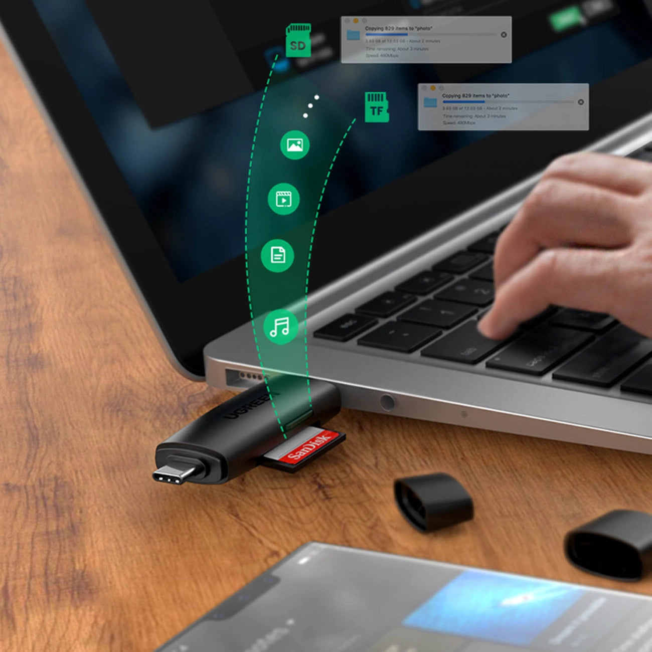 Čitač kartica USB / USB-C UGREEN CM304, SD - microSD, Crni