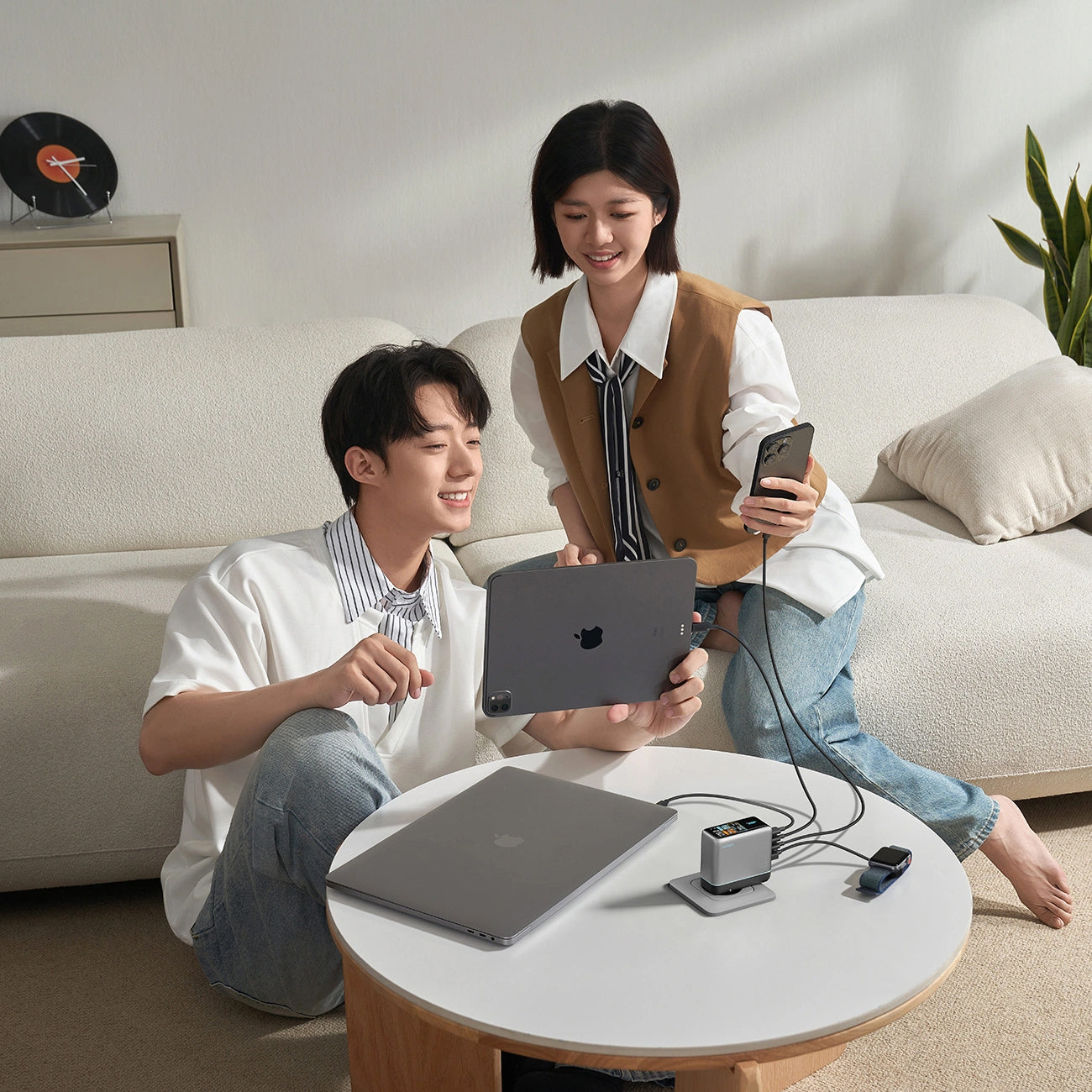 Mrežni punjač s USB-C kabelom Cuktech AD1204U Display, 120W, 6A, 1 x USB-A - 2 x USB-C, Srebrni