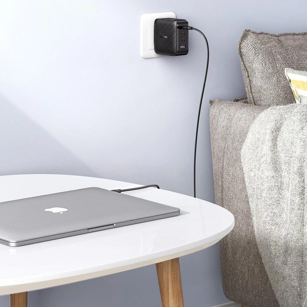 Punjač za mrežu UGREEN CD104, 65W, 3A, 1 x USB-A - 3 x USB-C, Crni