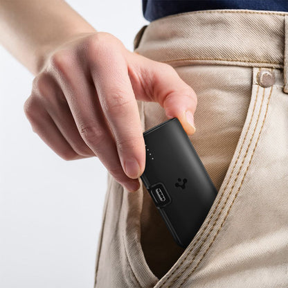 Vanjska baterija Spigen, 5000mAh, 22.5W, PD, 1 x USB-C, Crna
