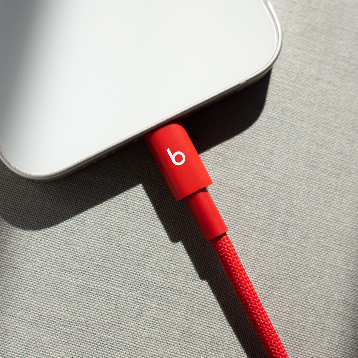 Kabel za podatke i punjenje USB-C - Lightning Beats, 1.5m, Crveni MFEH4ZM/A