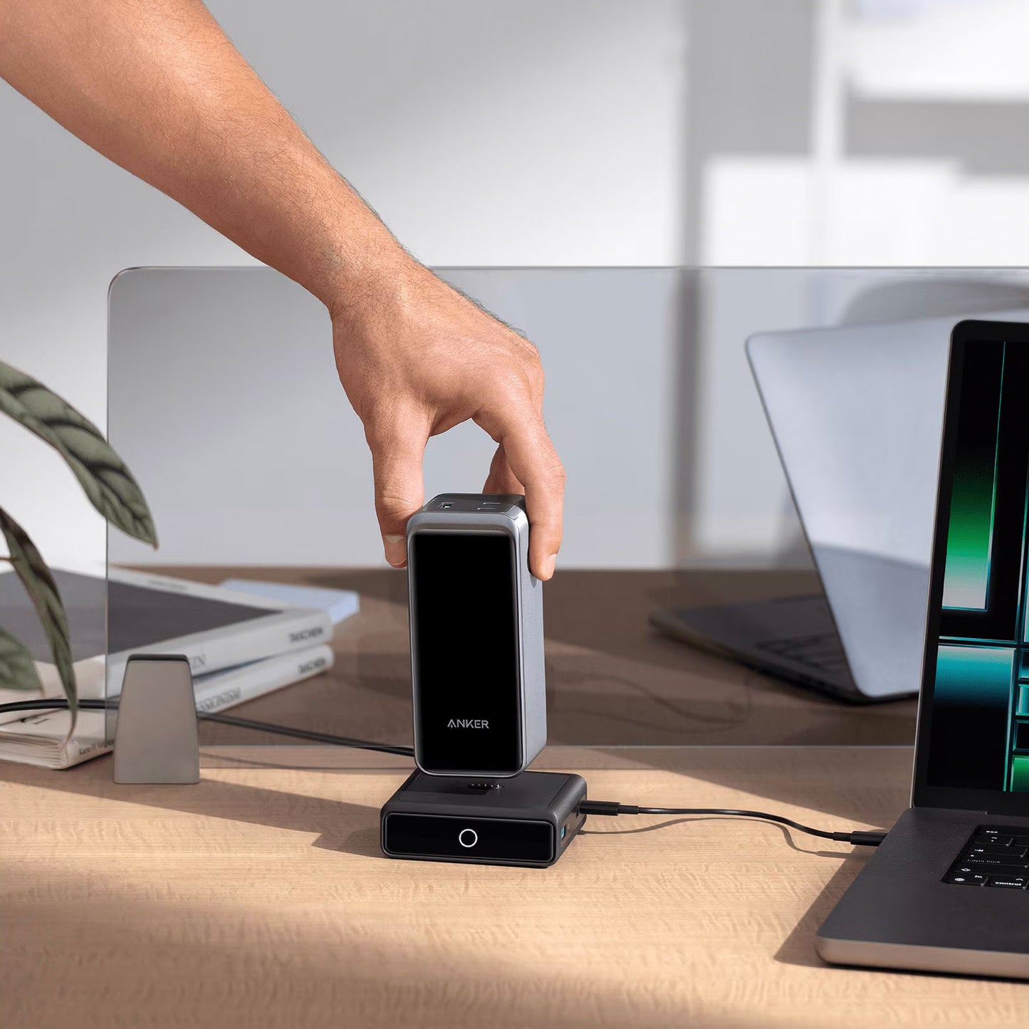 Punjač Anker za mrežu za vanjsku bateriju Prime, 100W, 3A, 1 x Pogo Pin - 1 x USB-C - 2 x USB-A, Crni A1902311