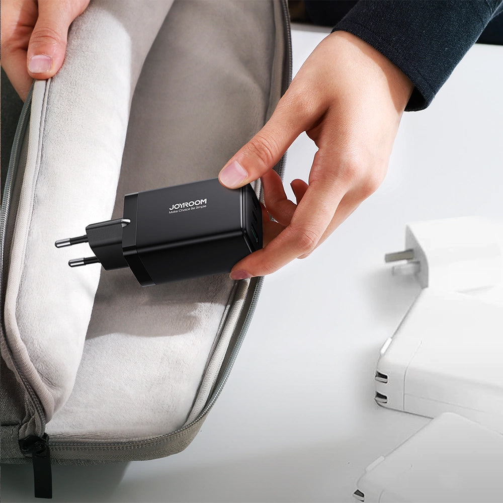 Punjač za mrežu s USB-C kabelom Joyroom TCG01, 65W, 3.25A, 1 x USB-A - 2 x USB-C, Crni