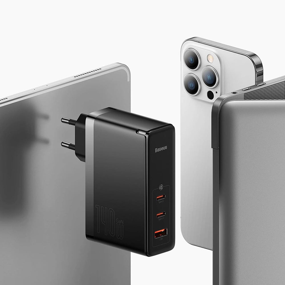 Mrežni punjač s USB-C kabelom Baseus GaN5 Pro, 140W, 5A, 1 x USB-A - 2 x USB-C, Bijeli CCGP100202