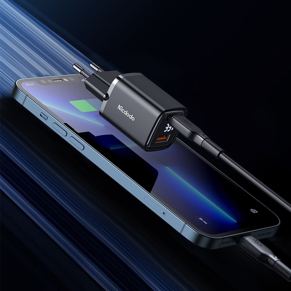 Mrežni punjač McDodo CH-1701 Graphite Display, 33W, 3A, 1 x USB-A - 1 x USB-C, Crni