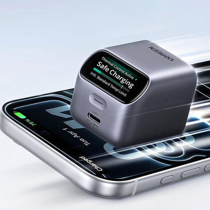 Mrežni punjač UGREEN Nexode Pro X740 (25419B) s zaslonom, 45 W, 3 A, 1 × USB-C, sivi