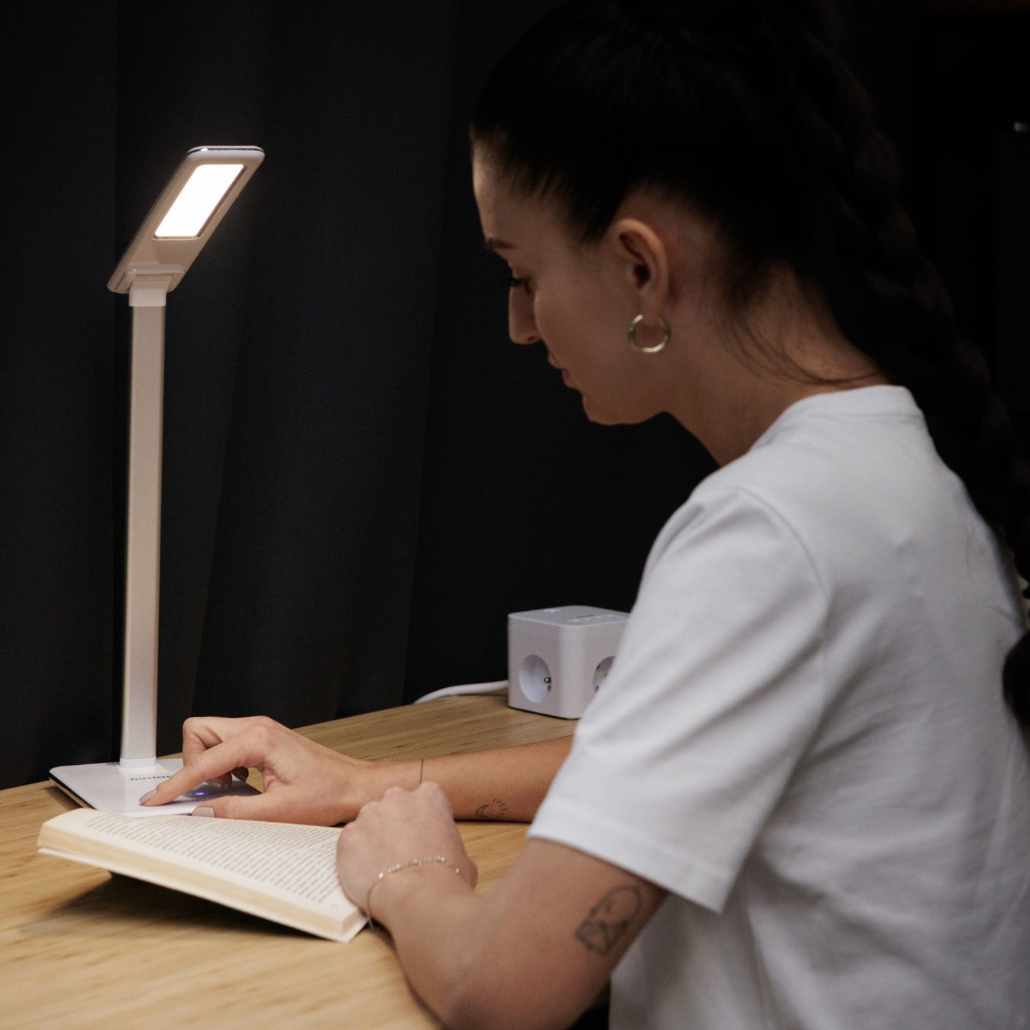 Led stolna lampa Huslog OW-0648 s bežičnim punjenjem, Bijela OW-0648