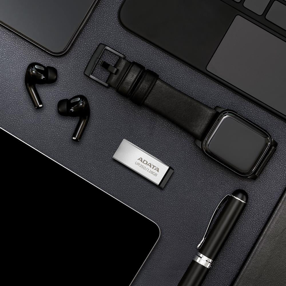 Vanjska memorija USB-A 3.2 Adata UR350, 32 GB UR350-32G-RSR/BK