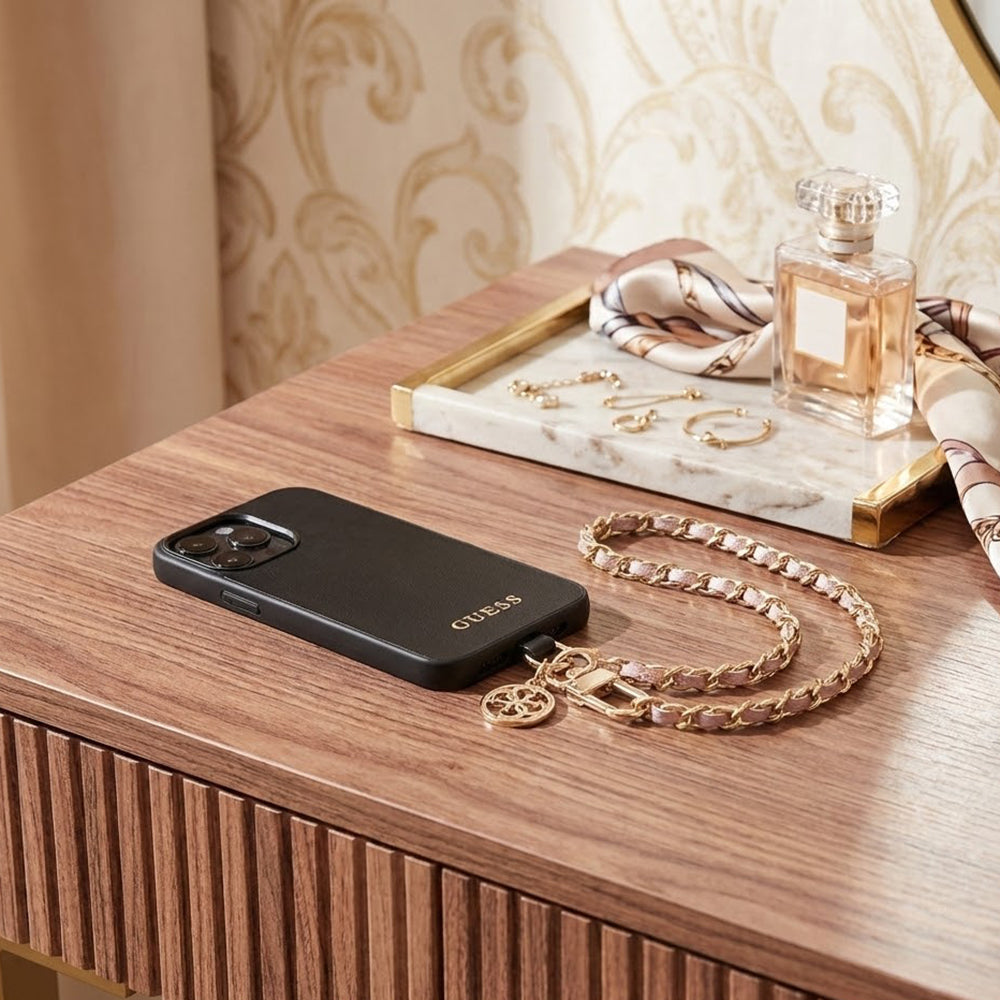 Telefonski remen Guess Saffiano 4G Charm, Crni